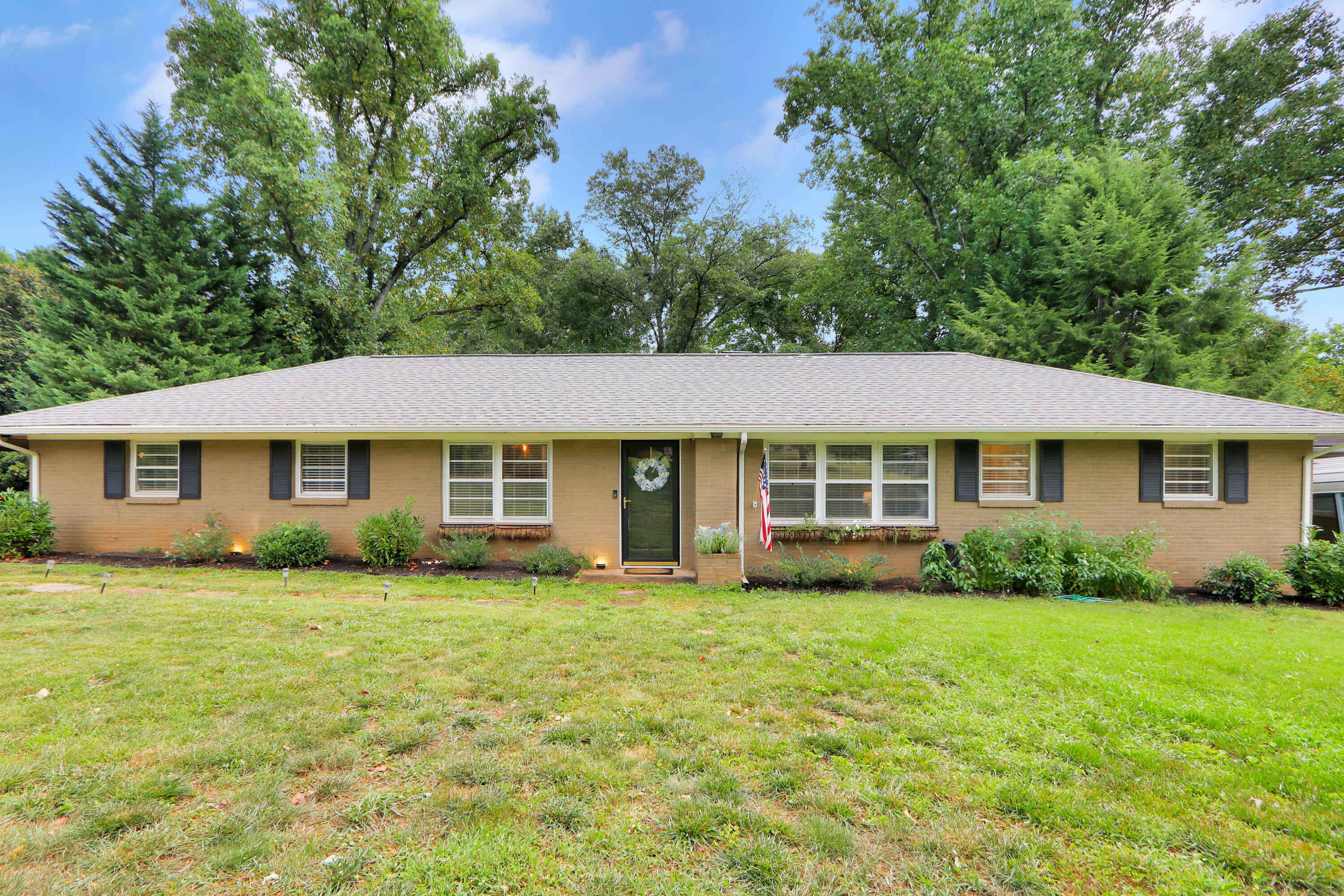 Property Photo:  712 Forest View Rd  TN 37919 