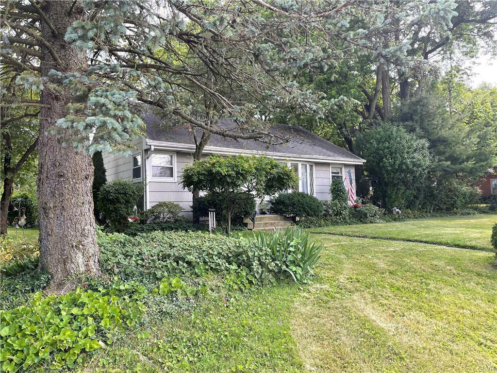 Property Photo:  1405 Catasauqua Road  PA 18017 