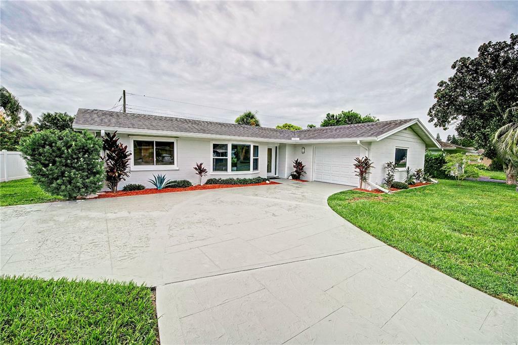 Property Photo:  6571 Bluewater Avenue  FL 34231 