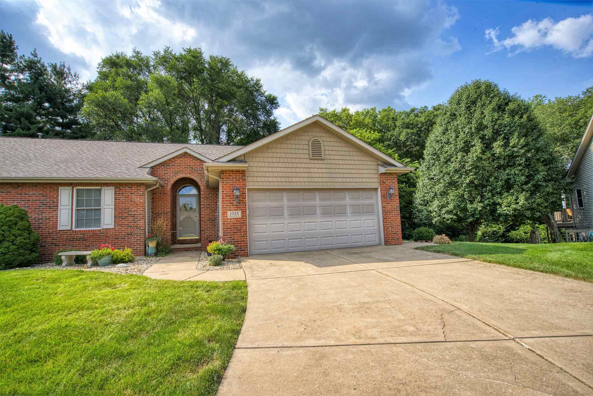 Property Photo:  1035 Tall Oaks  IL 61607 