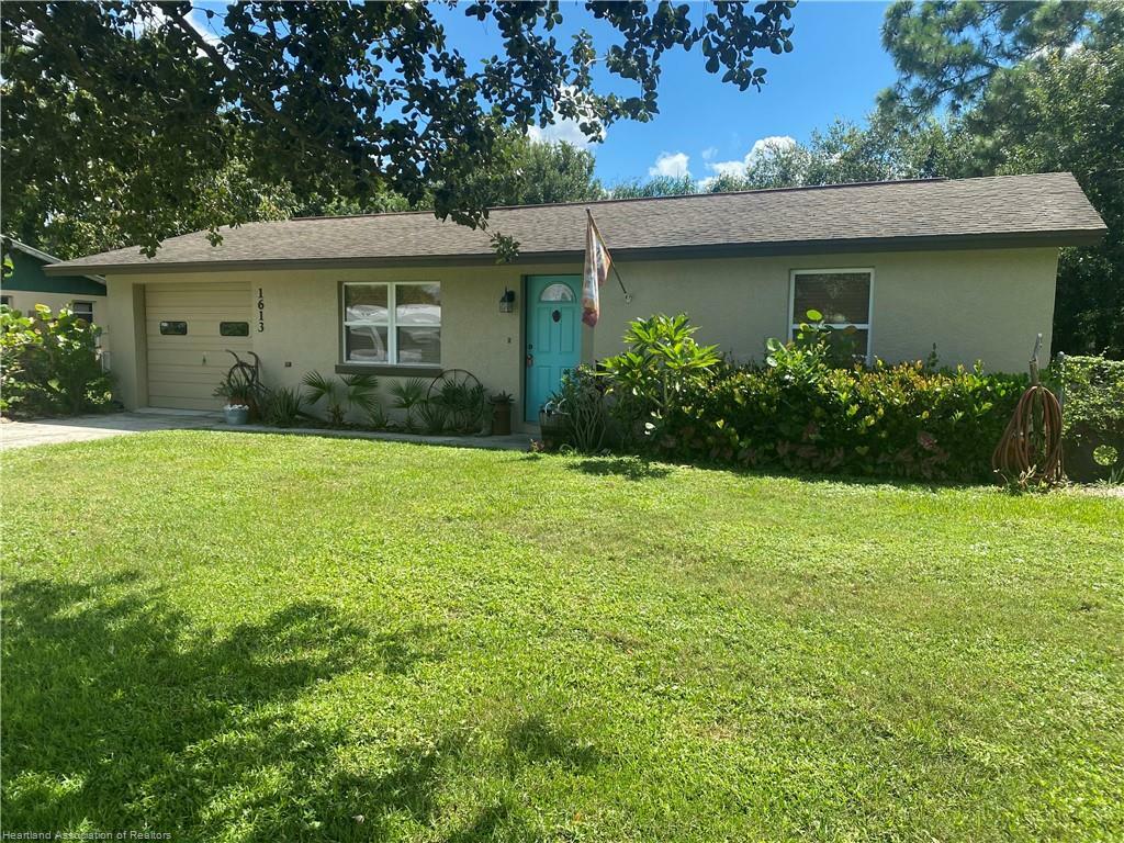 Property Photo:  1613 Oak Terrace  FL 33852 