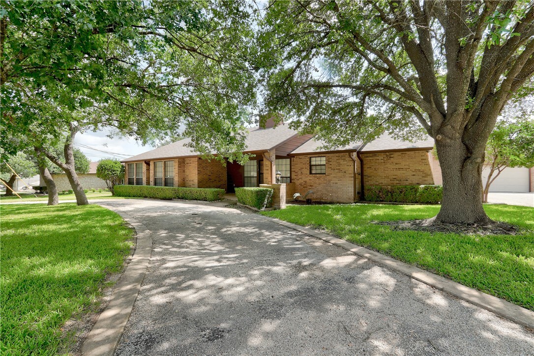 Property Photo:  612 Toledo Trail  TX 78628 