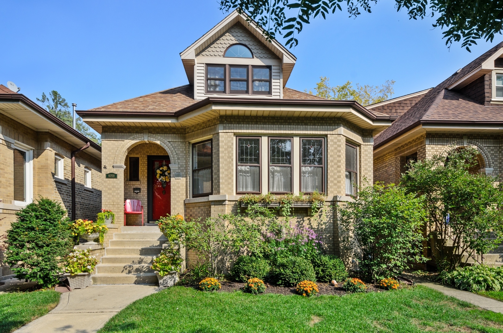 Property Photo: 6059 N Marmora Avenue IL 60646