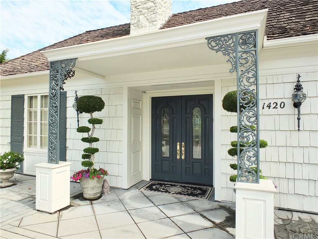 Property Photo: 1420 La Perla Avenue CA 90815