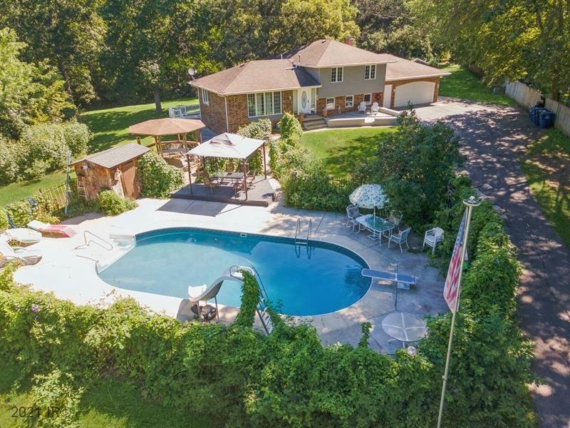 Property Photo: 4307 SE 34th Street IA 50320