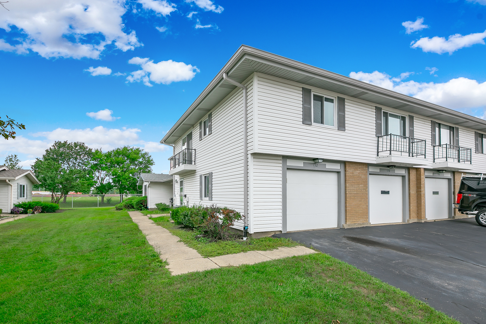 Property Photo:  132 Nauset Lane  IL 60194 