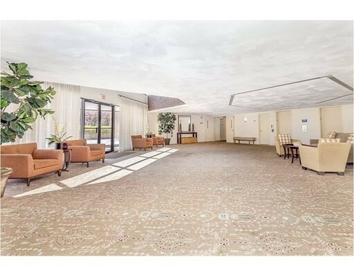 Property Photo: 402 Paradise Rd 3N MA 01907