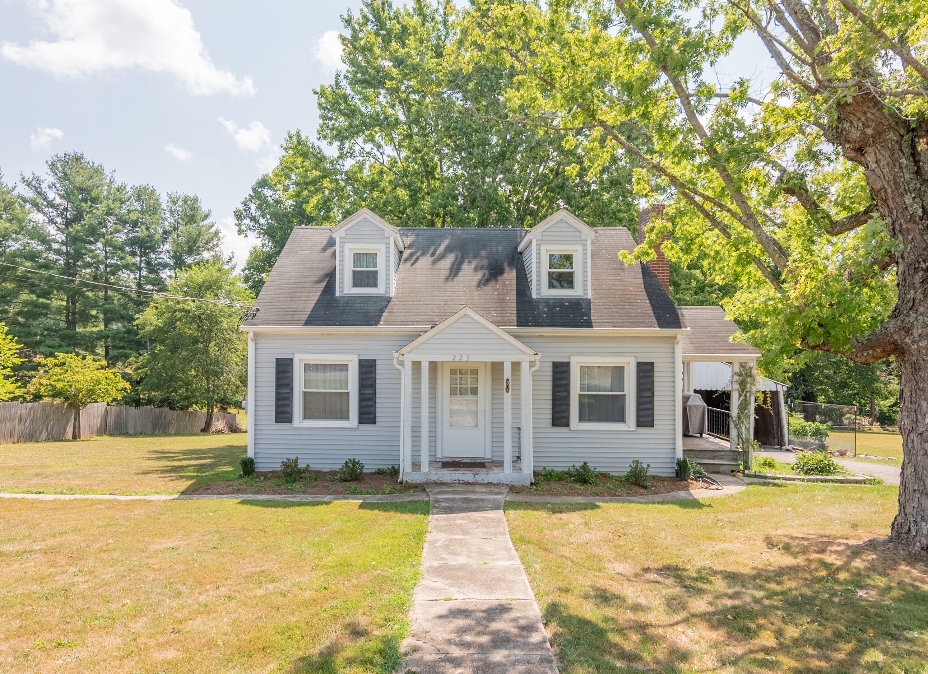 Property Photo:  223 Newtown Rd NE  VA 24091 