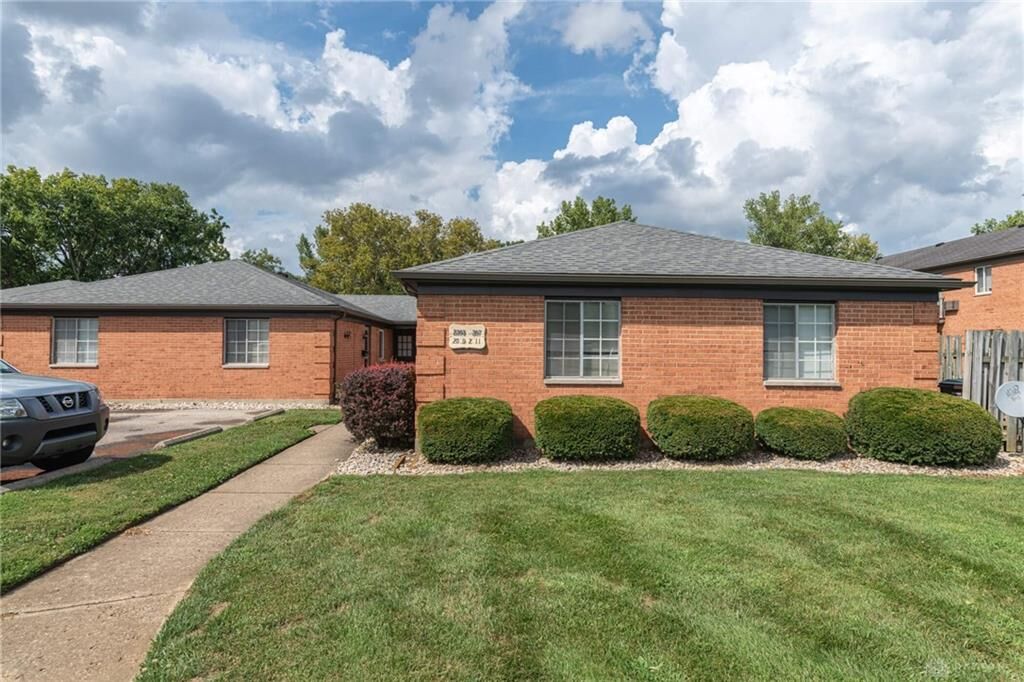 Property Photo: 2305 Bracken Place OH 45459