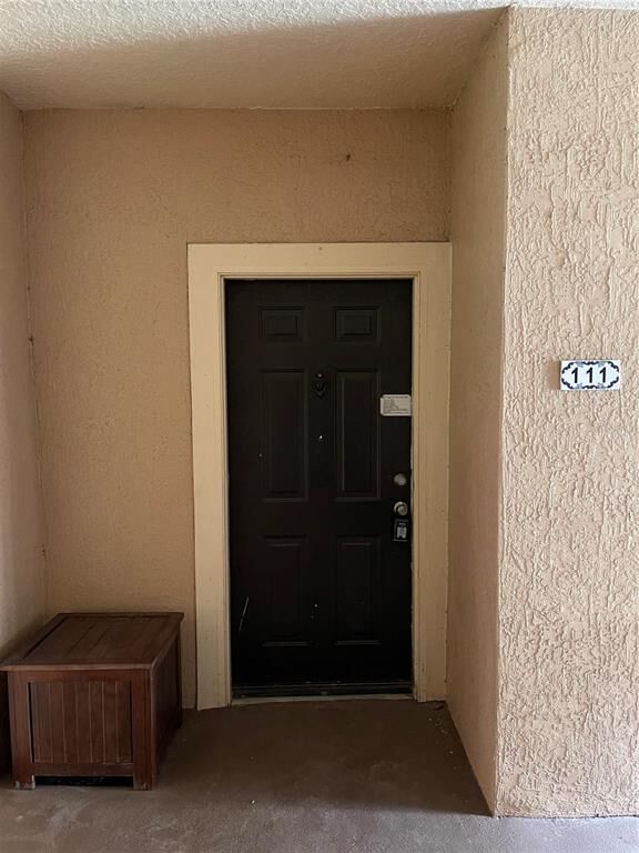 Property Photo:  5542 Metrowest Boulevard 111  FL 32811