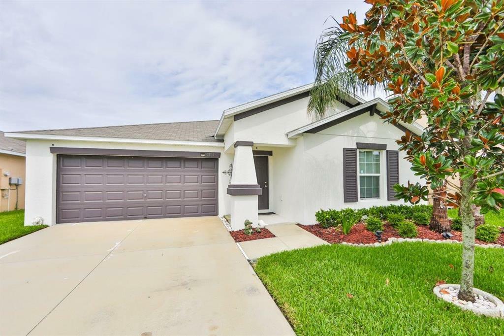 Property Photo:  1505 Broad Winged Hawk Drive  FL 33570 