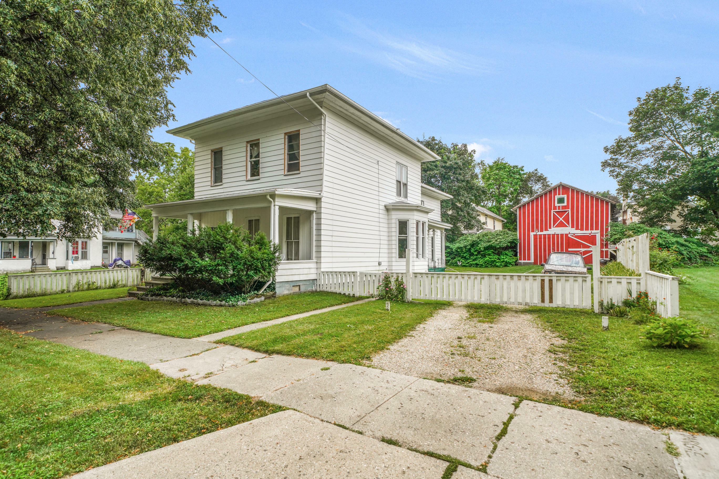 Property Photo:  1006 Maple Avenue  MI 49203 