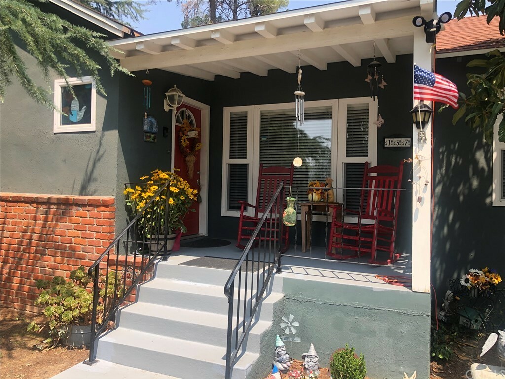 Property Photo: 137 Santa Rita Place CA 92220