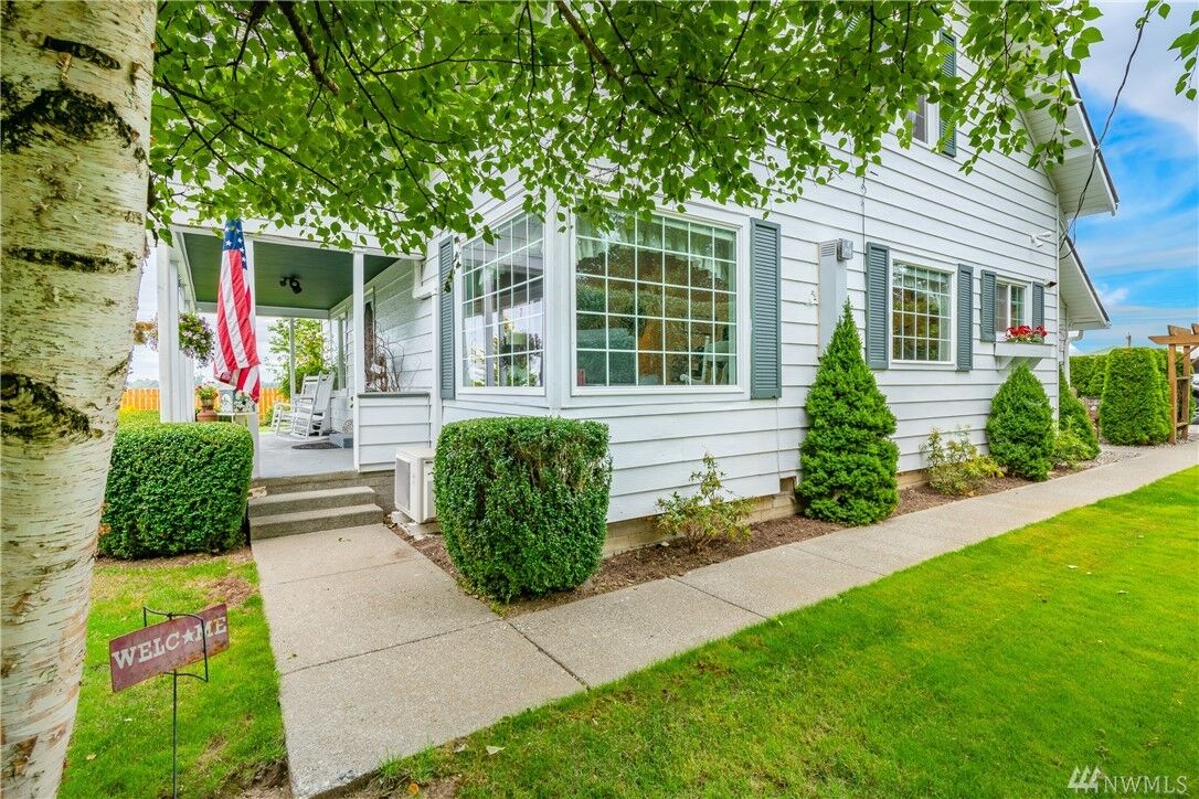 Property Photo: 8429 Nooksack Rd WA 98247