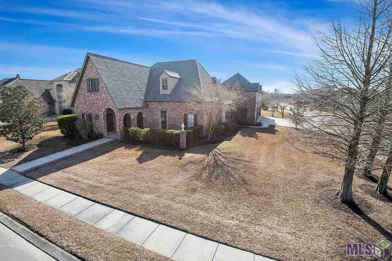 Property Photo:  2635 University Club Dr  LA 70810 