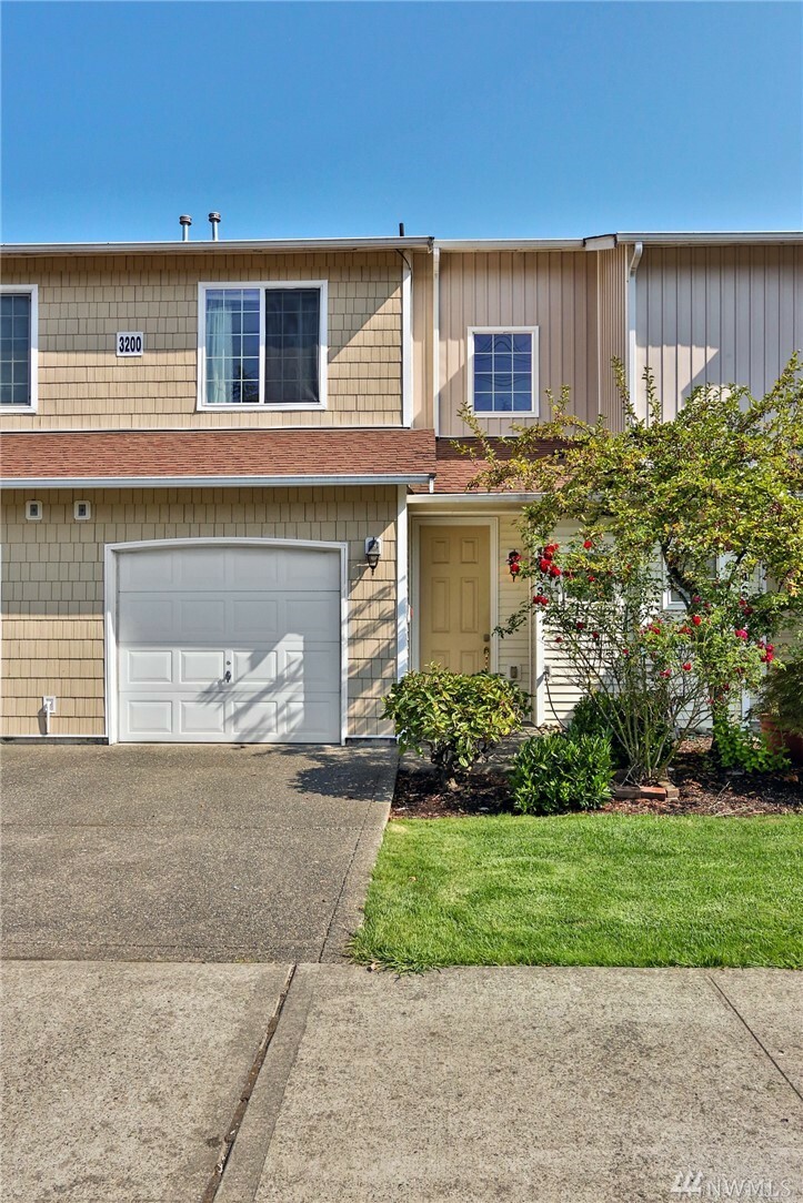 Property Photo:  3200 SE 12th St 1043  WA 98058 