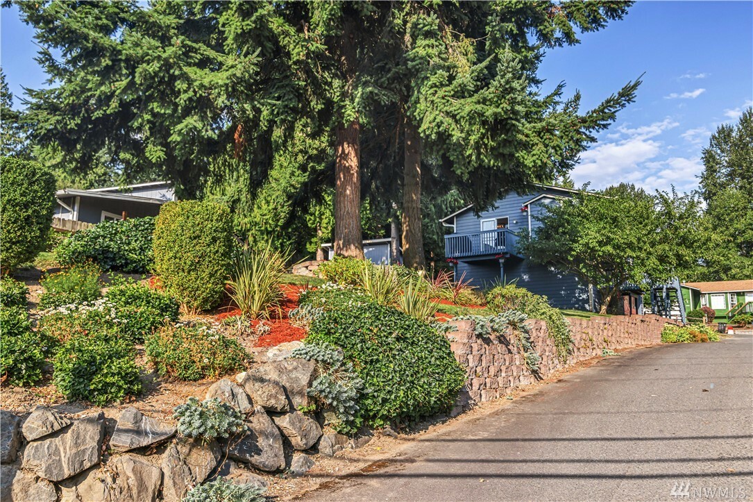 Property Photo:  6003 Seahurst Ave  WA 98203 