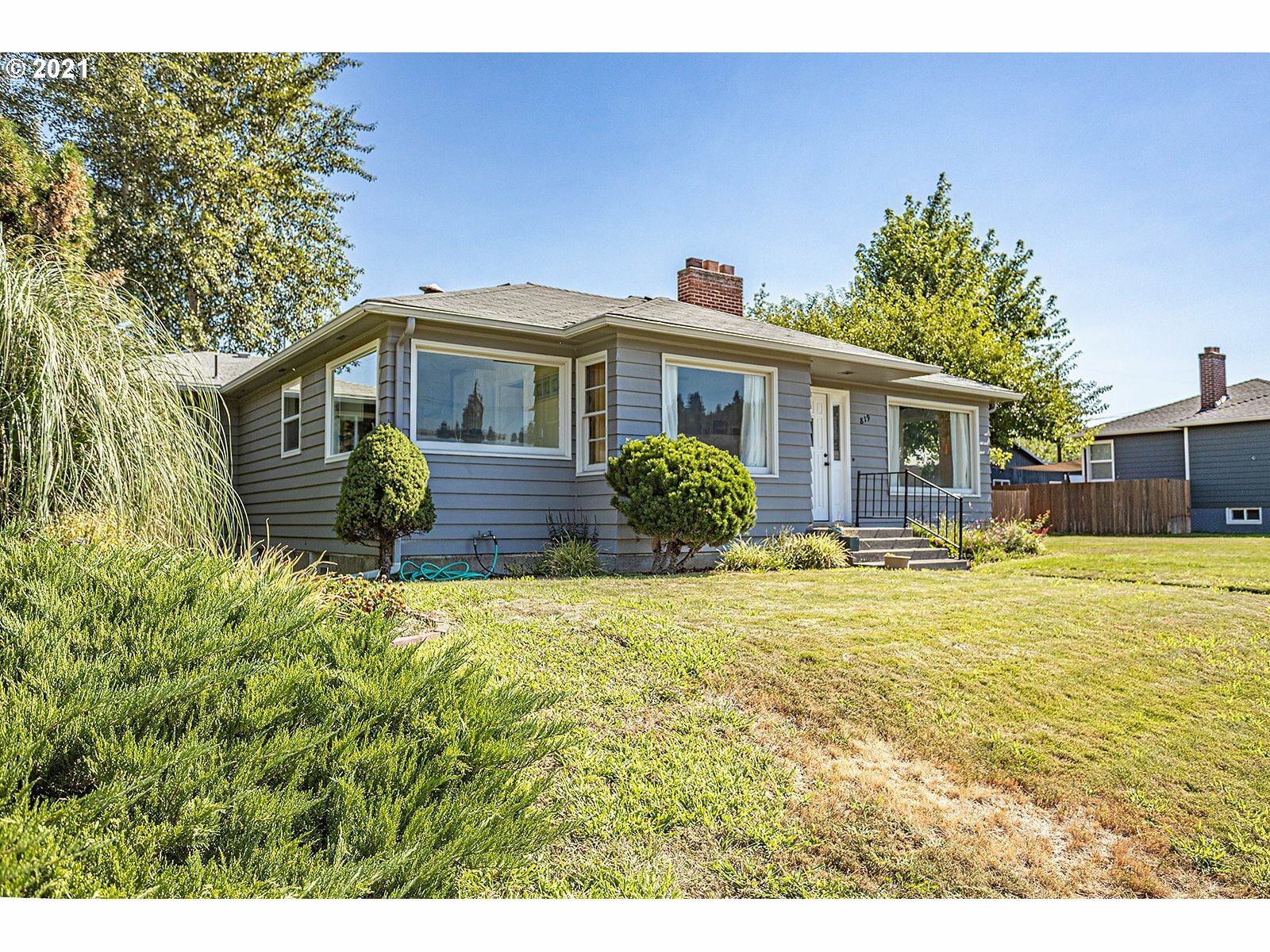 Property Photo: 819 W 12th St OR 97058
