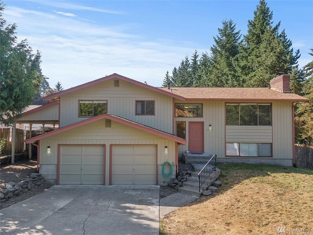 Property Photo: 17901 81st St E WA 98391