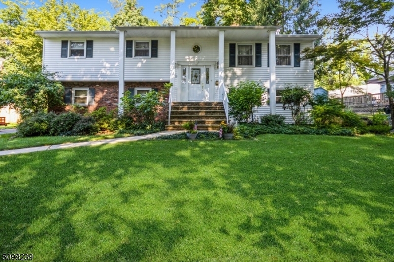 Property Photo:  452 Tappan Ave  NJ 07063 