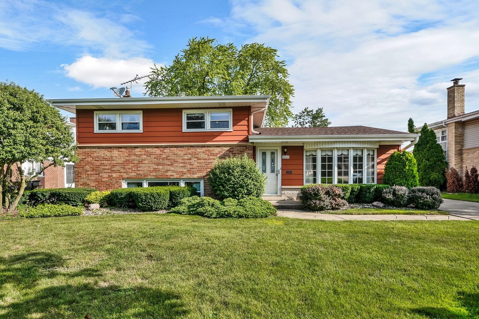 Property Photo: 8006 W Courtland Avenue IL 60706