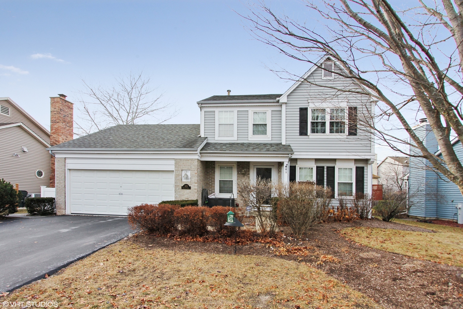 Property Photo: 325 Bingham Circle IL 60060