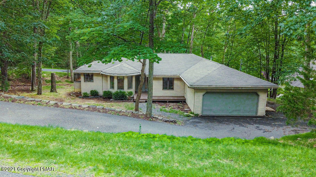 Property Photo:  313 Brentwood Drive  PA 18324 