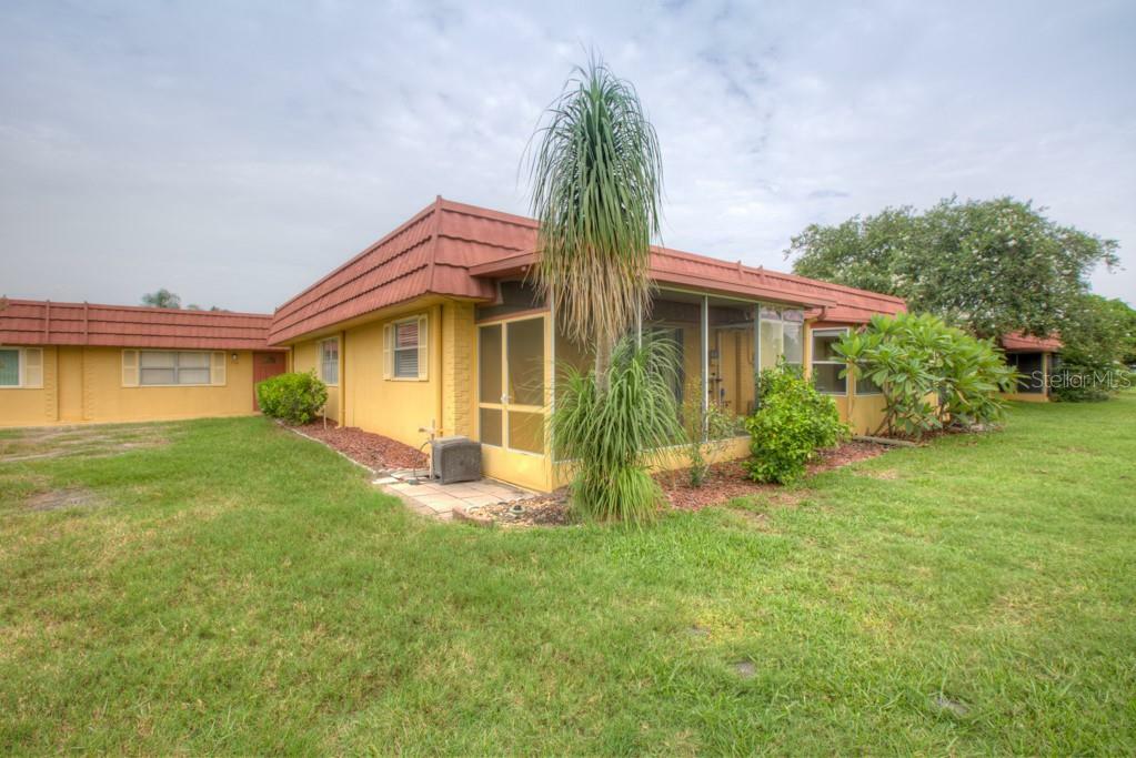 Property Photo:  202 Bedford Trail 118  FL 33573 