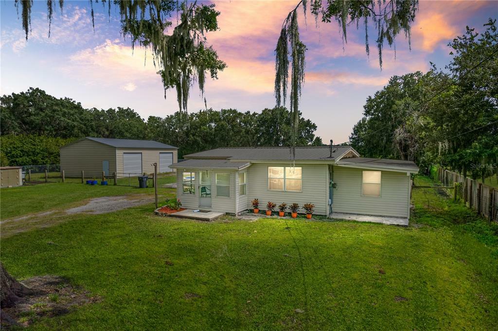 Property Photo:  2237 Moriczville Lane  FL 33565 