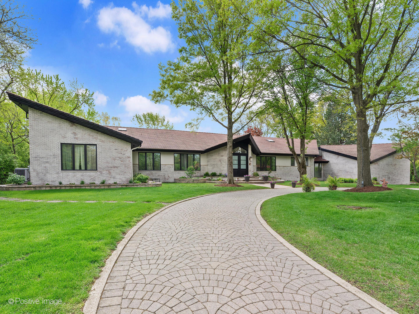Property Photo:  117 Indian Trail Road  IL 60523 