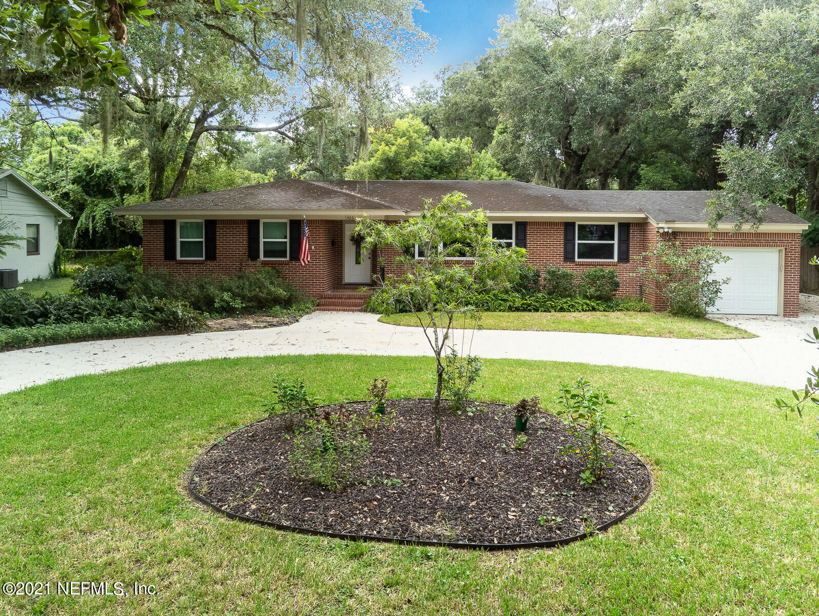 Property Photo:  1426 Glengarry Road  FL 32207 