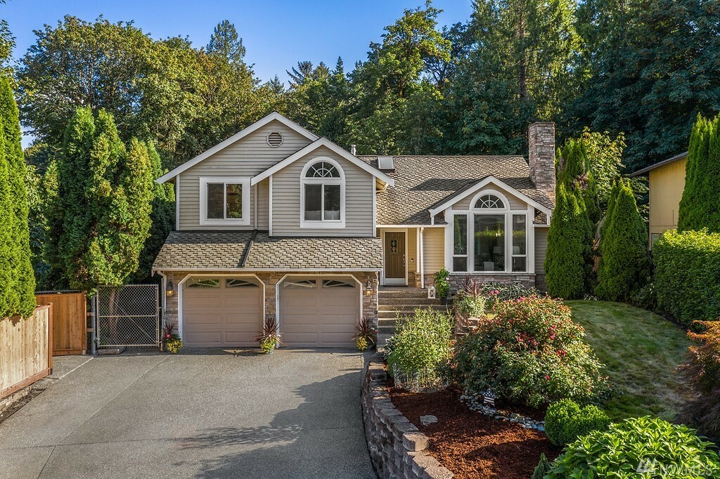 Property Photo:  2305 NW Oakcrest Dr  WA 98027 