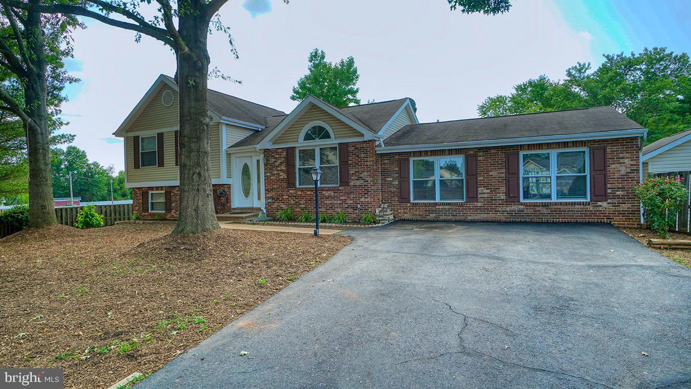 Property Photo: 8113 Halsey Court VA 20109