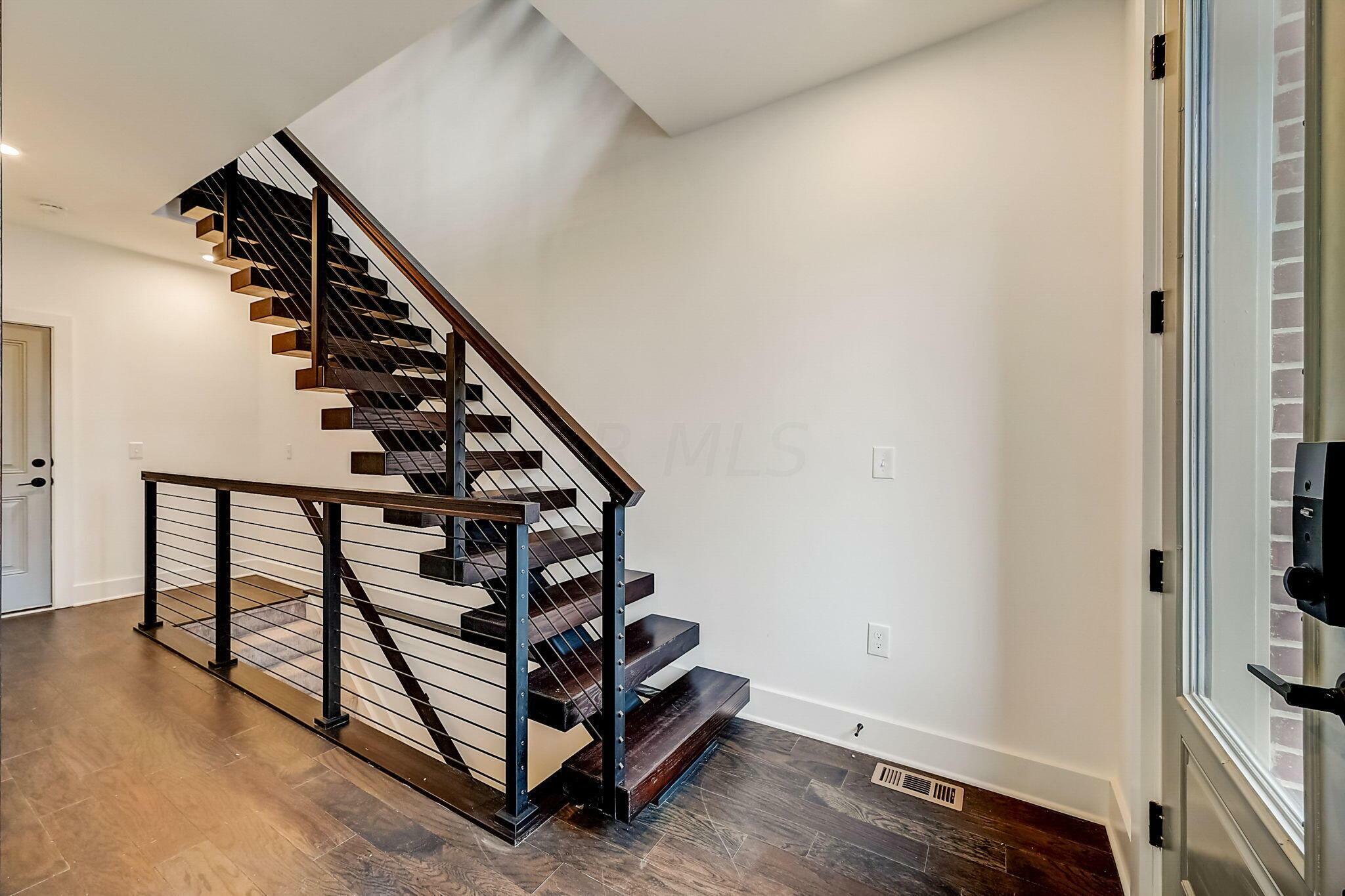 Property Photo: 298 Dickenson Street OH 43215