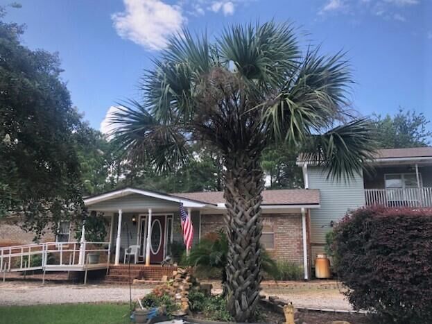 Property Photo:  300 Wildwood Street  FL 32569 