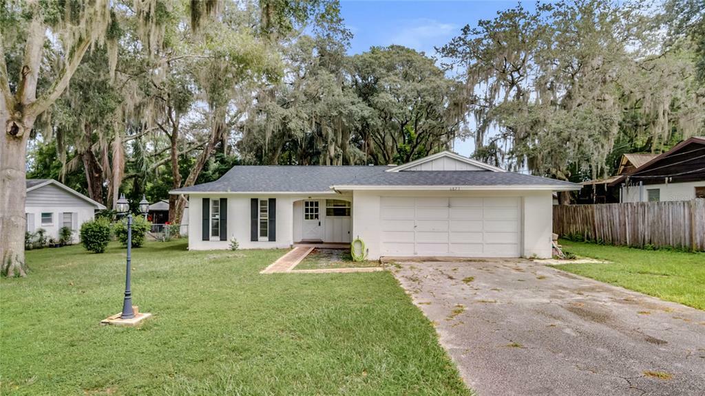 Property Photo: 6823 Osage Drive FL 32757
