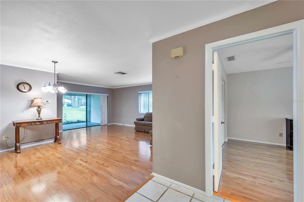 Property Photo:  2506 Oakleaf Lane 25D  FL 33763 