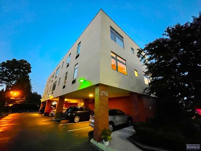 Property Photo:  276 Chestnut Street 2C  NJ 07110 