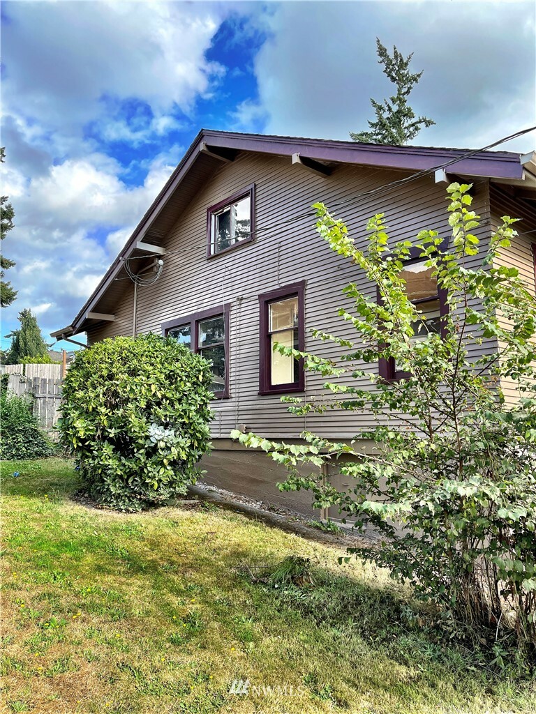 Property Photo:  416 N 1st Street  WA 98273 