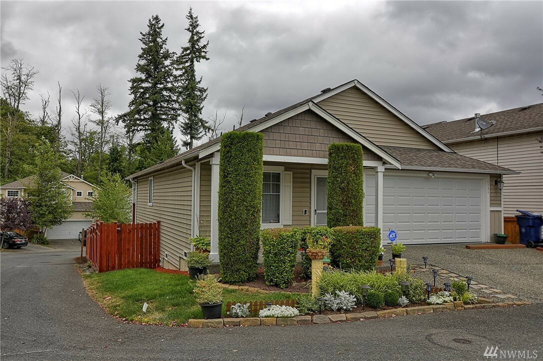 Property Photo:  2531 156th Place SW 44  WA 98087 