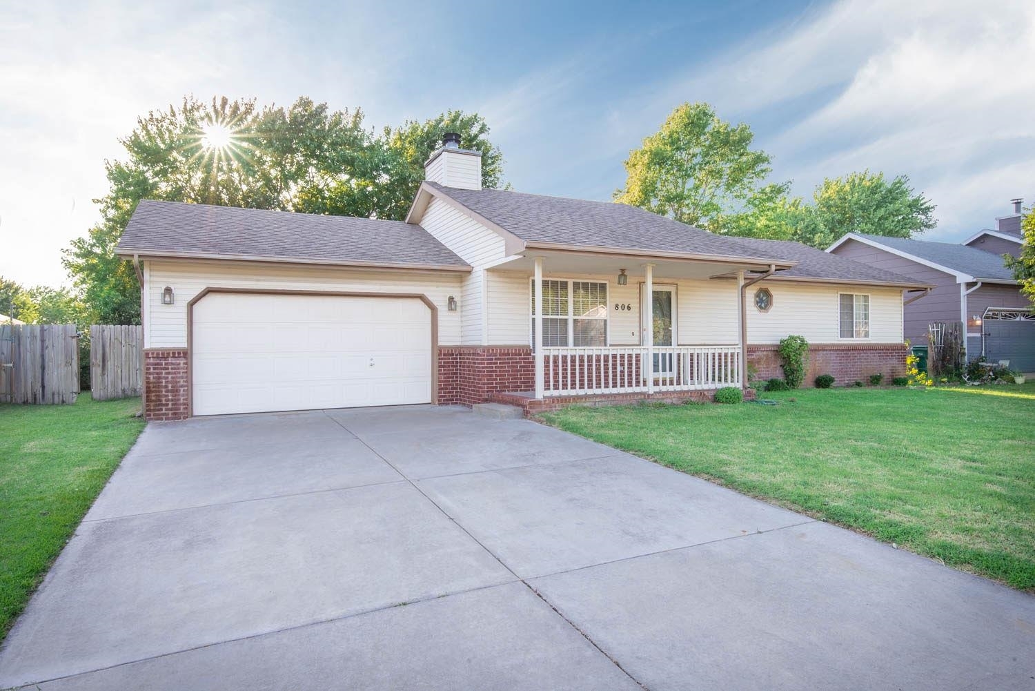 Property Photo:  806 E Karla Ct  KS 67060 