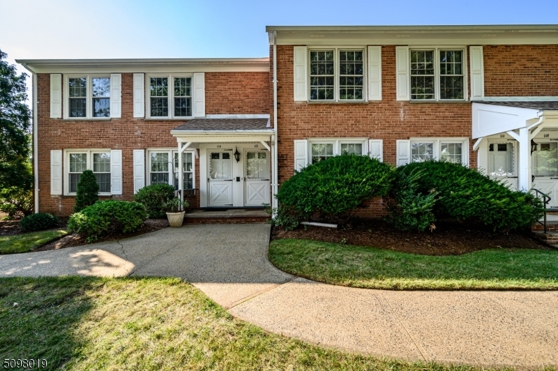 Property Photo: 112 Sweet Briar Dr NJ 07066