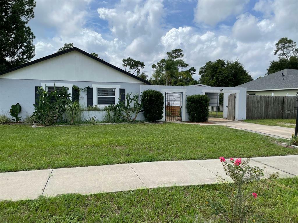 Property Photo:  1261 Anderson Street  FL 32725 