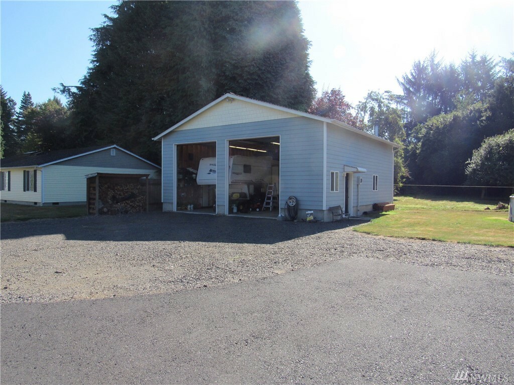 Property Photo:  3075 Pine St  WA 98632 