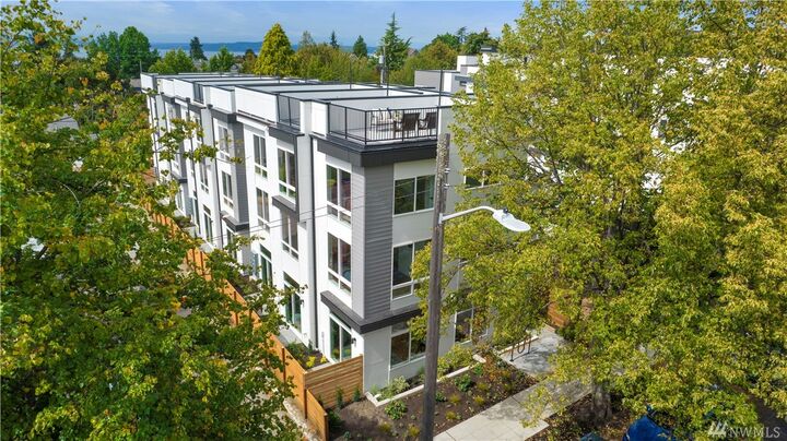Property Photo:  5439 California Ave SW A  WA 98136 