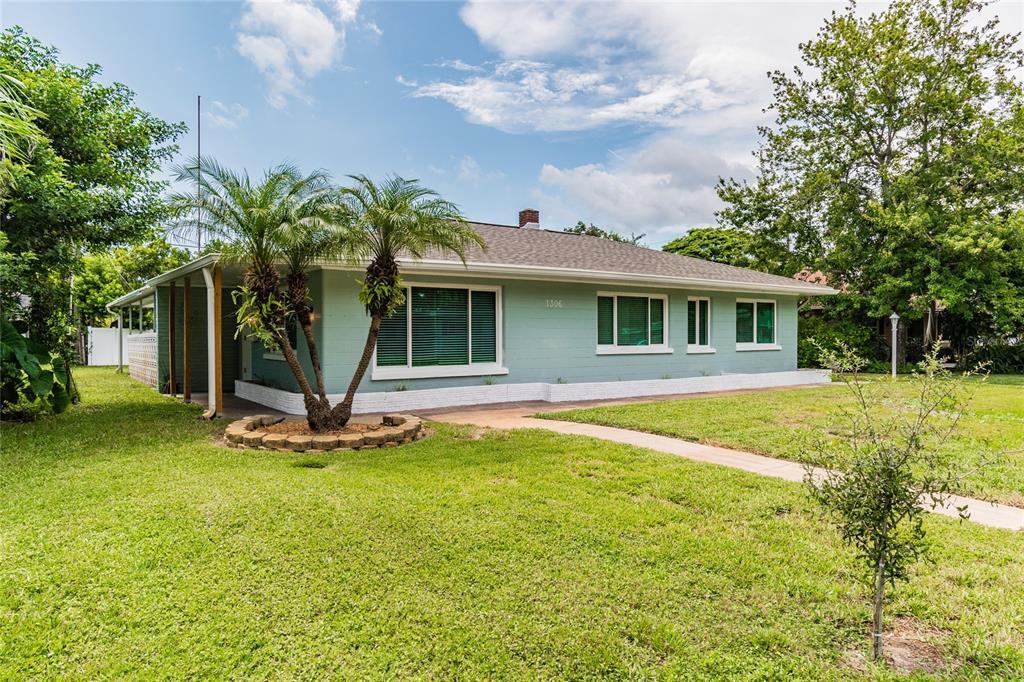 Property Photo: 1306 30th Street W FL 34205