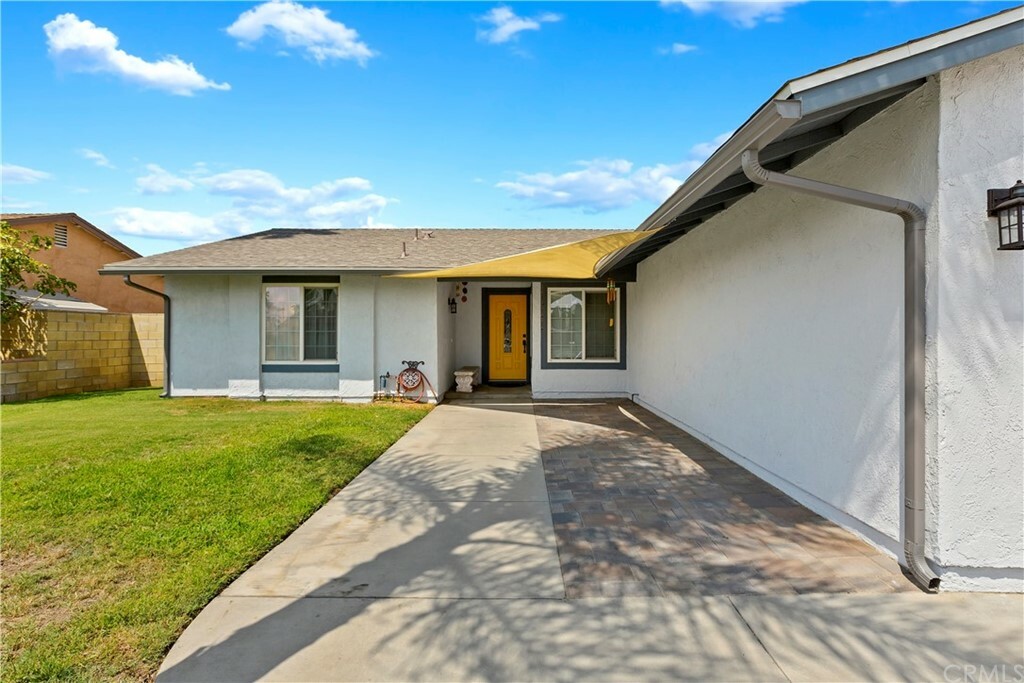 Property Photo:  17562 Jackson Drive  CA 92336 