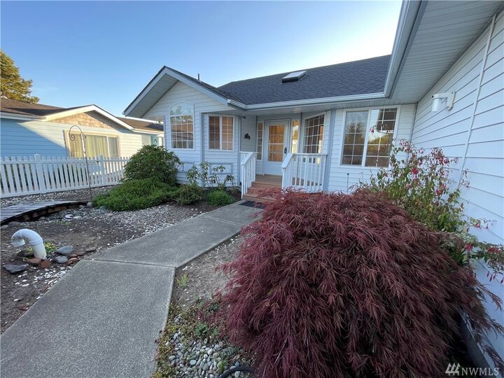 Property Photo:  241 N Razor Clam Dr SW  WA 98569 