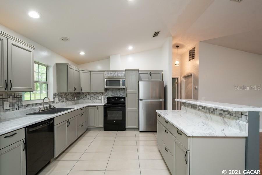 Property Photo:  19115 NW 212th Street  FL 32643 