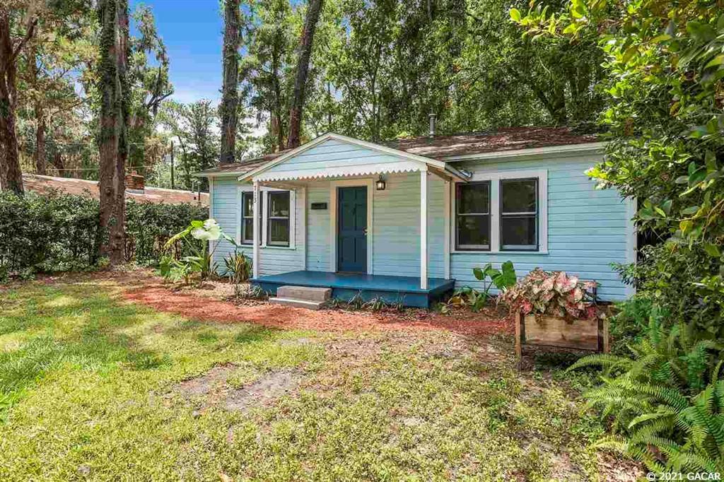 Property Photo:  713 NE 10th Avenue  FL 32601 